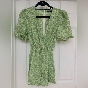 Green bubble sleeve shorts romper